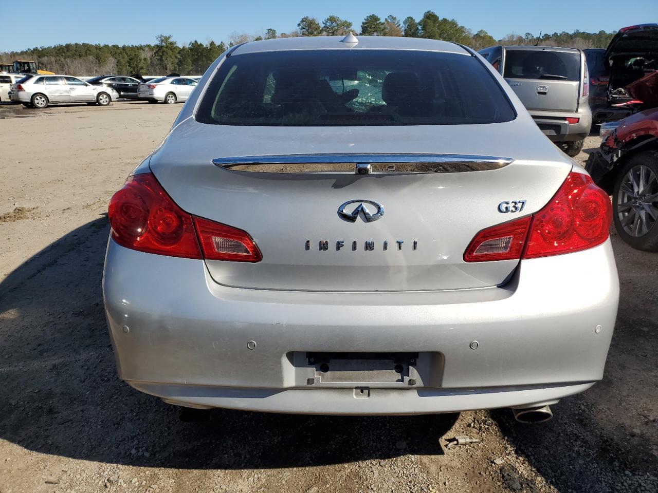 2011 INFINITI G37 BASE - Image 6