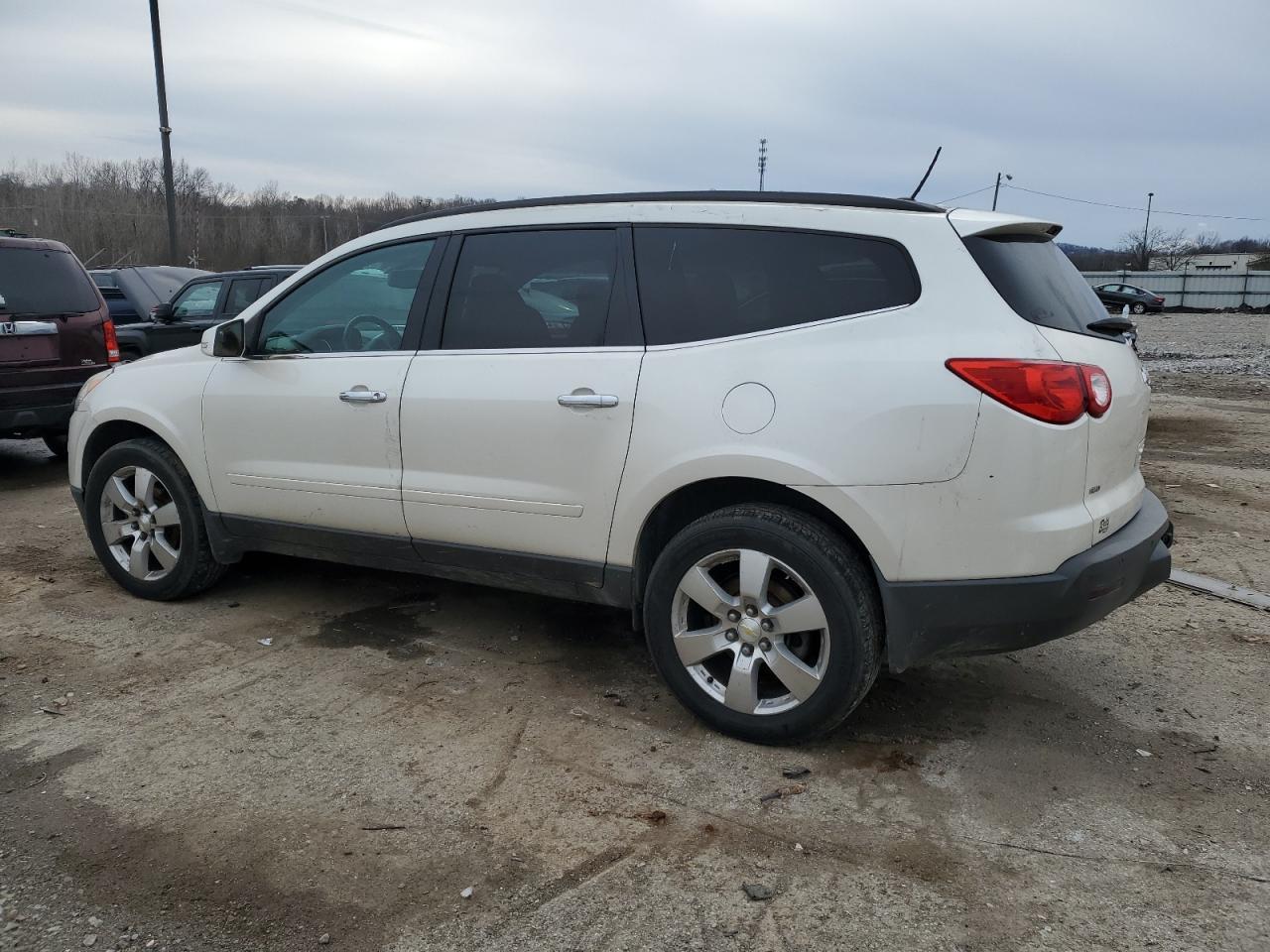2012 CHEVROLET TRAVERSE L - Фото 2