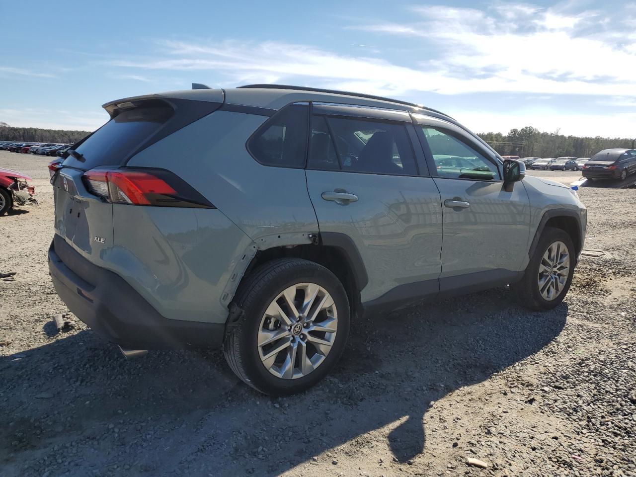2022 TOYOTA RAV4 XLE P - Фото 3