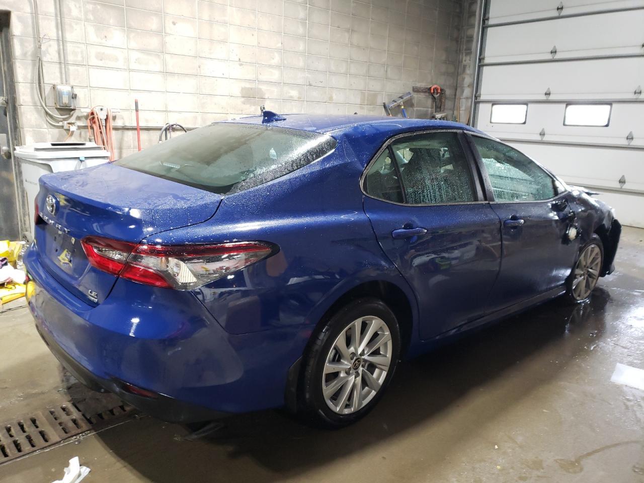 2023 TOYOTA CAMRY LE - Фото 3