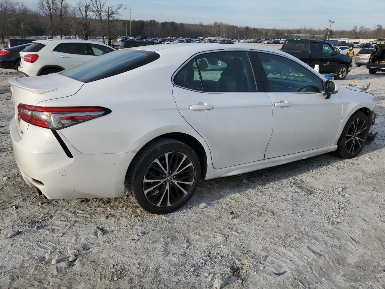 2018 TOYOTA CAMRY L - Фото 3