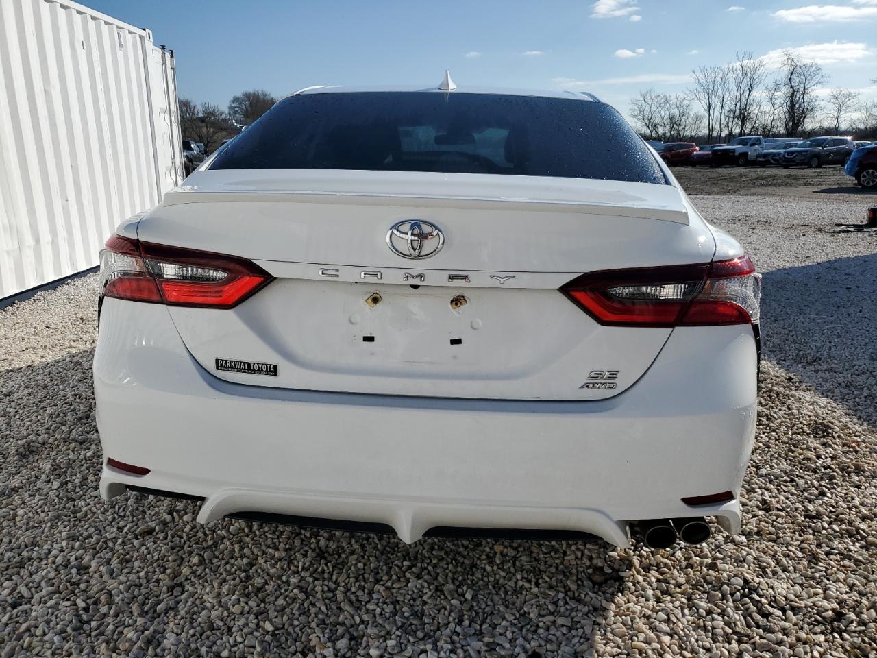 2021 TOYOTA CAMRY SE - Фото 6