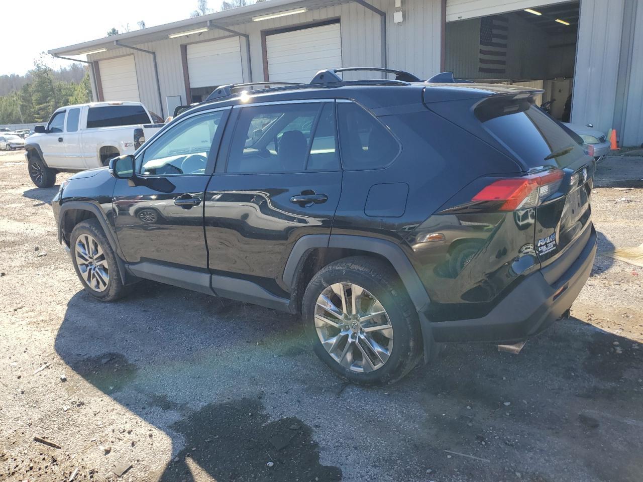 2019 TOYOTA RAV4 XLE P - Фото 2