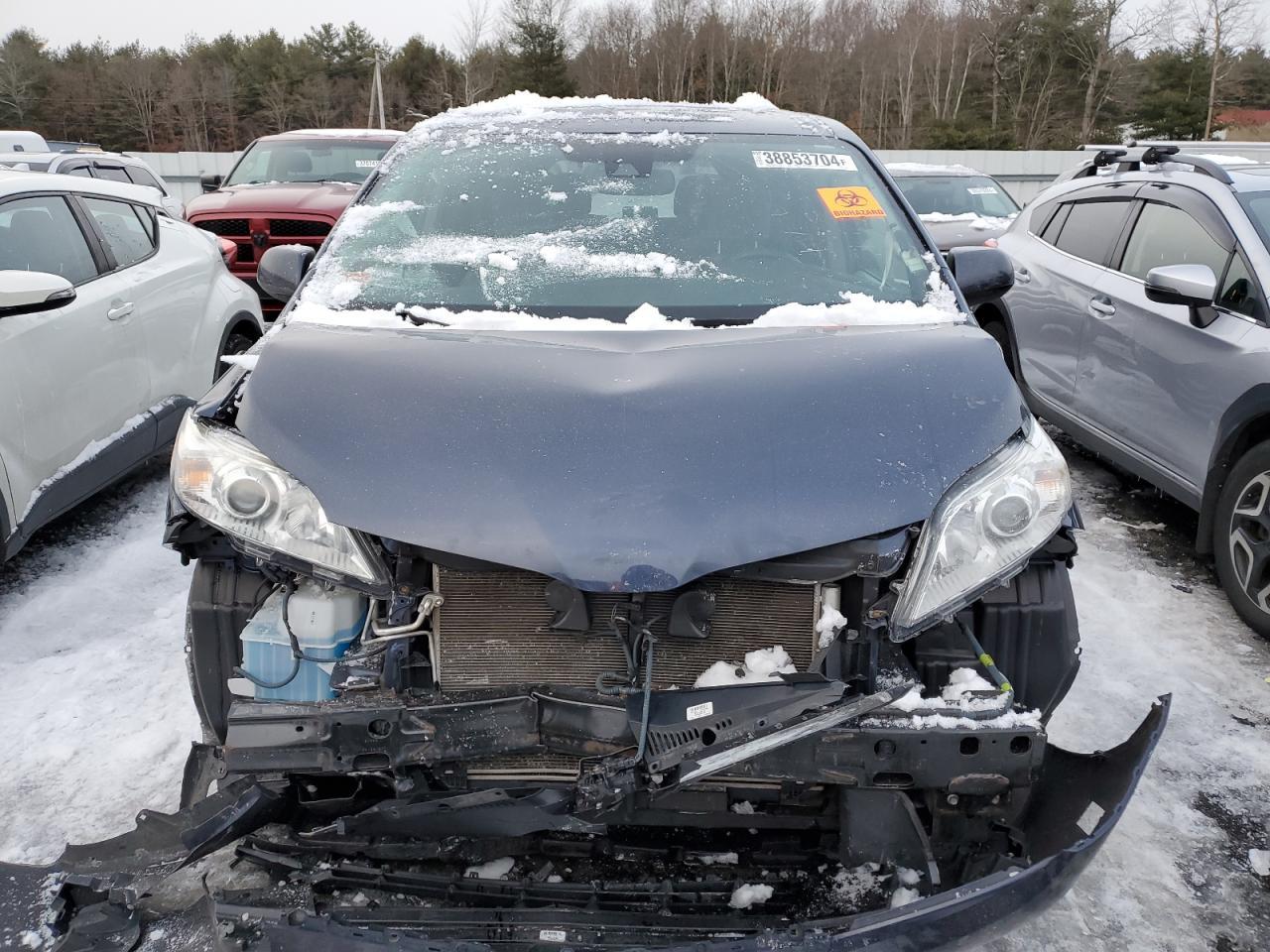 2019 TOYOTA SIENNA LE - Фото 5