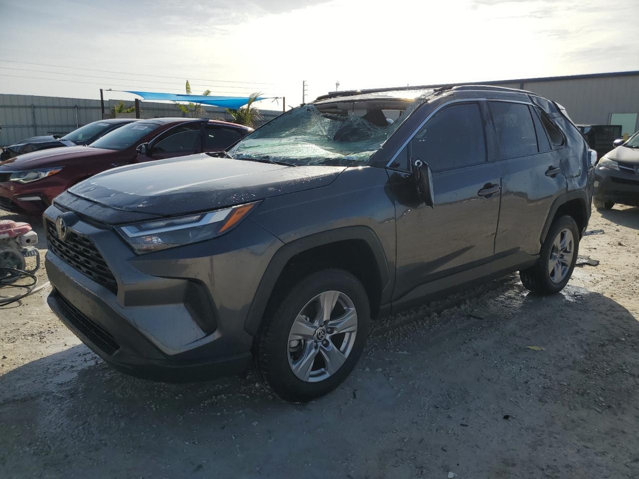 2022 TOYOTA RAV4 XLE