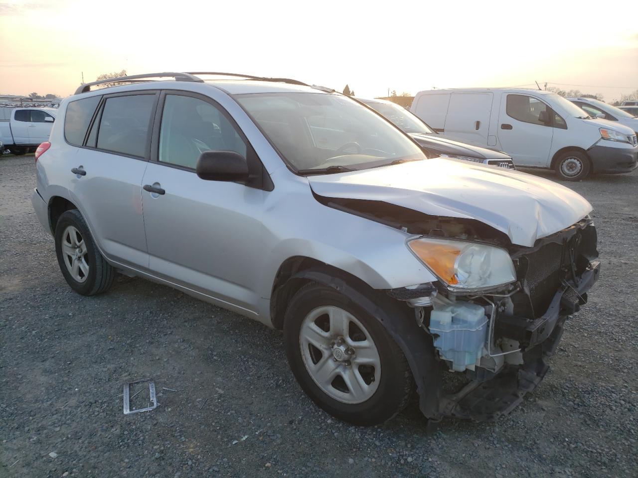 2011 TOYOTA RAV4 - Фото 4