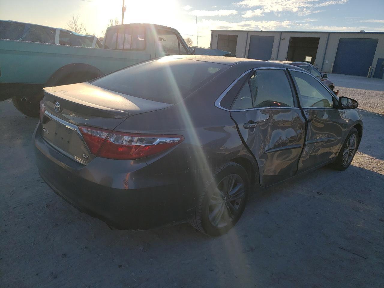 2016 TOYOTA CAMRY LE - Image 3