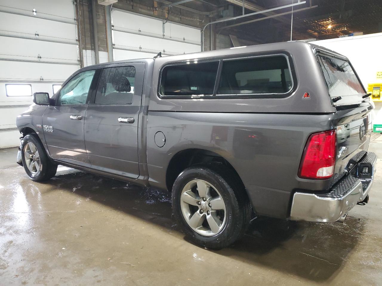 2017 RAM 1500 SLT - Фото 2