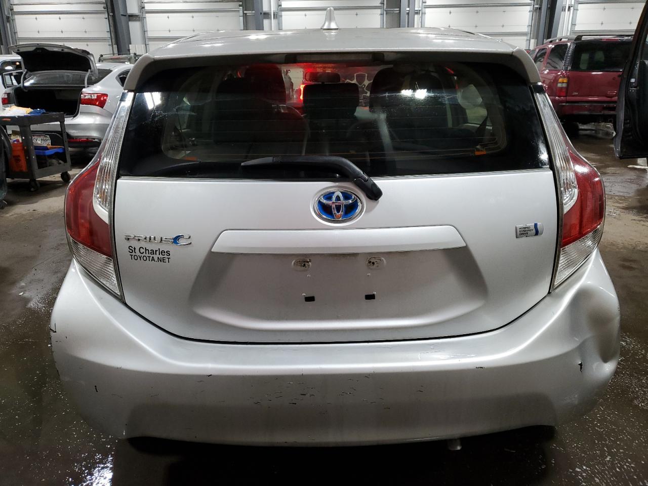 2015 TOYOTA PRIUS C - Фото 6