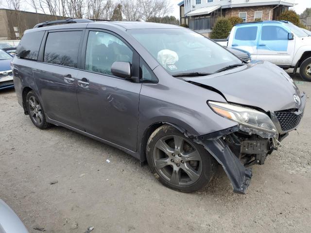 2017 Toyota Sienna Se - Фото 4