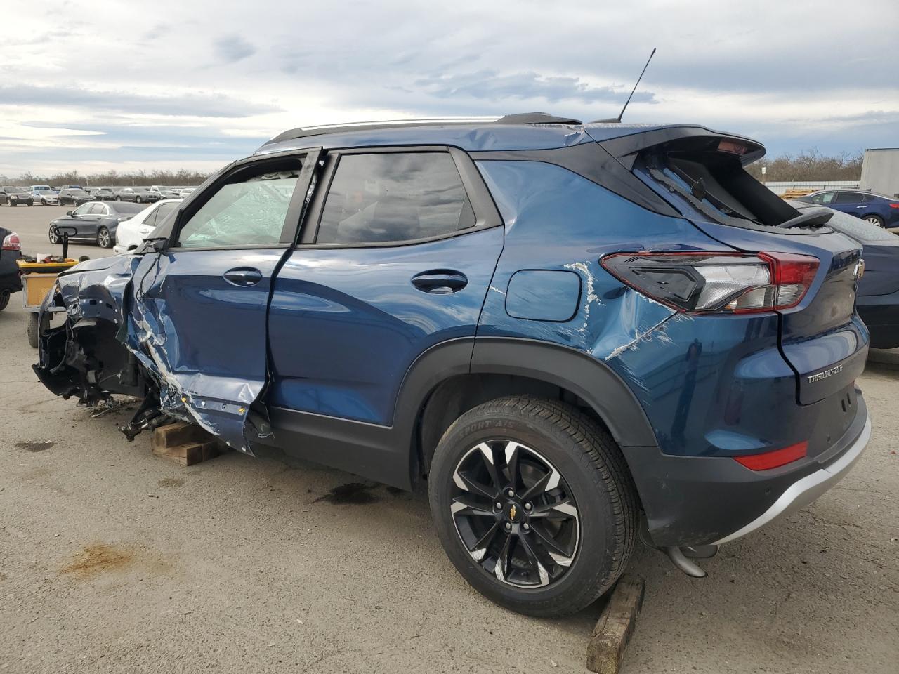 2021 CHEVROLET TRAILBLAZE - Image 2