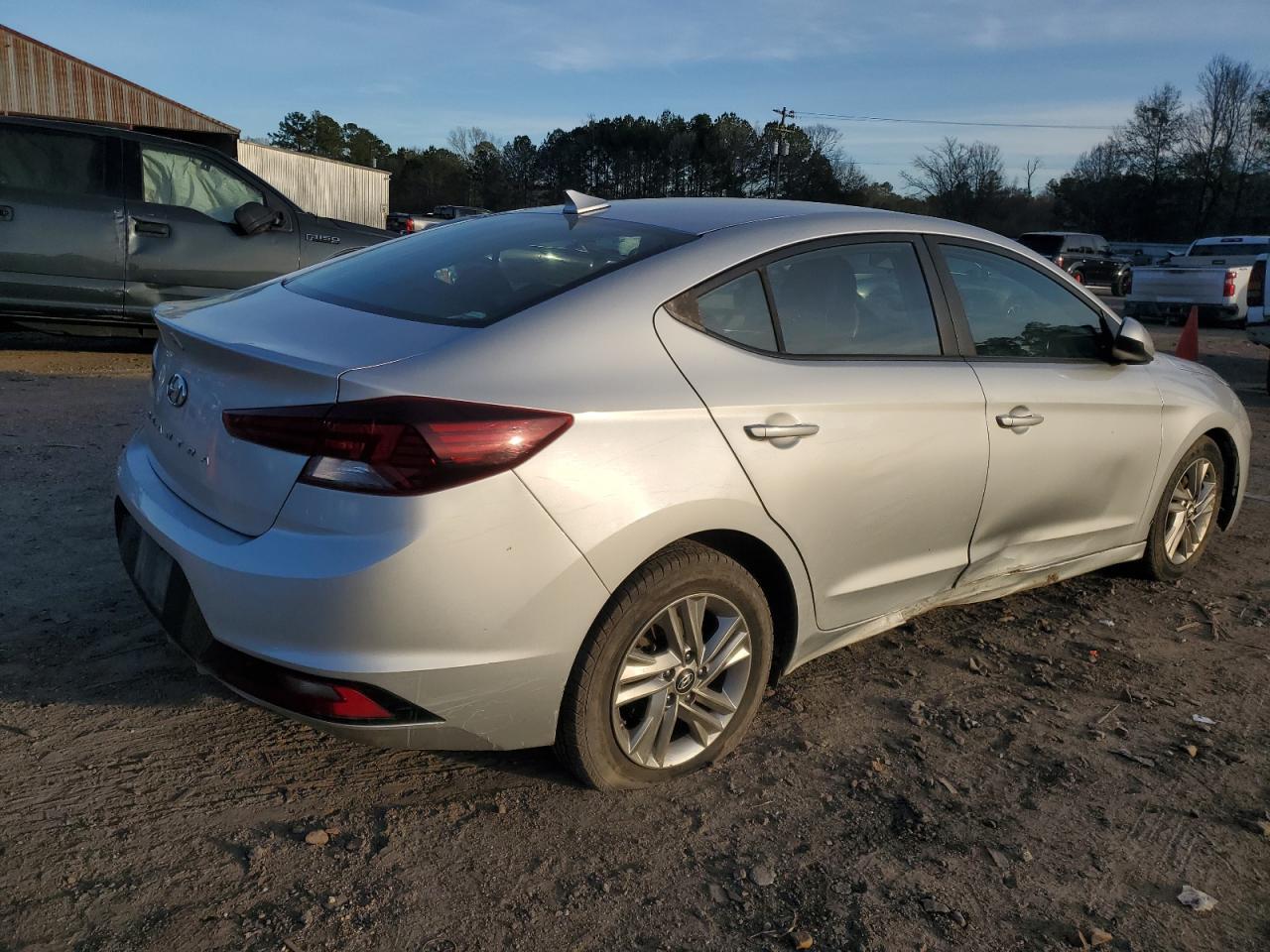 2019 HYUNDAI ELANTRA SE - Image 3