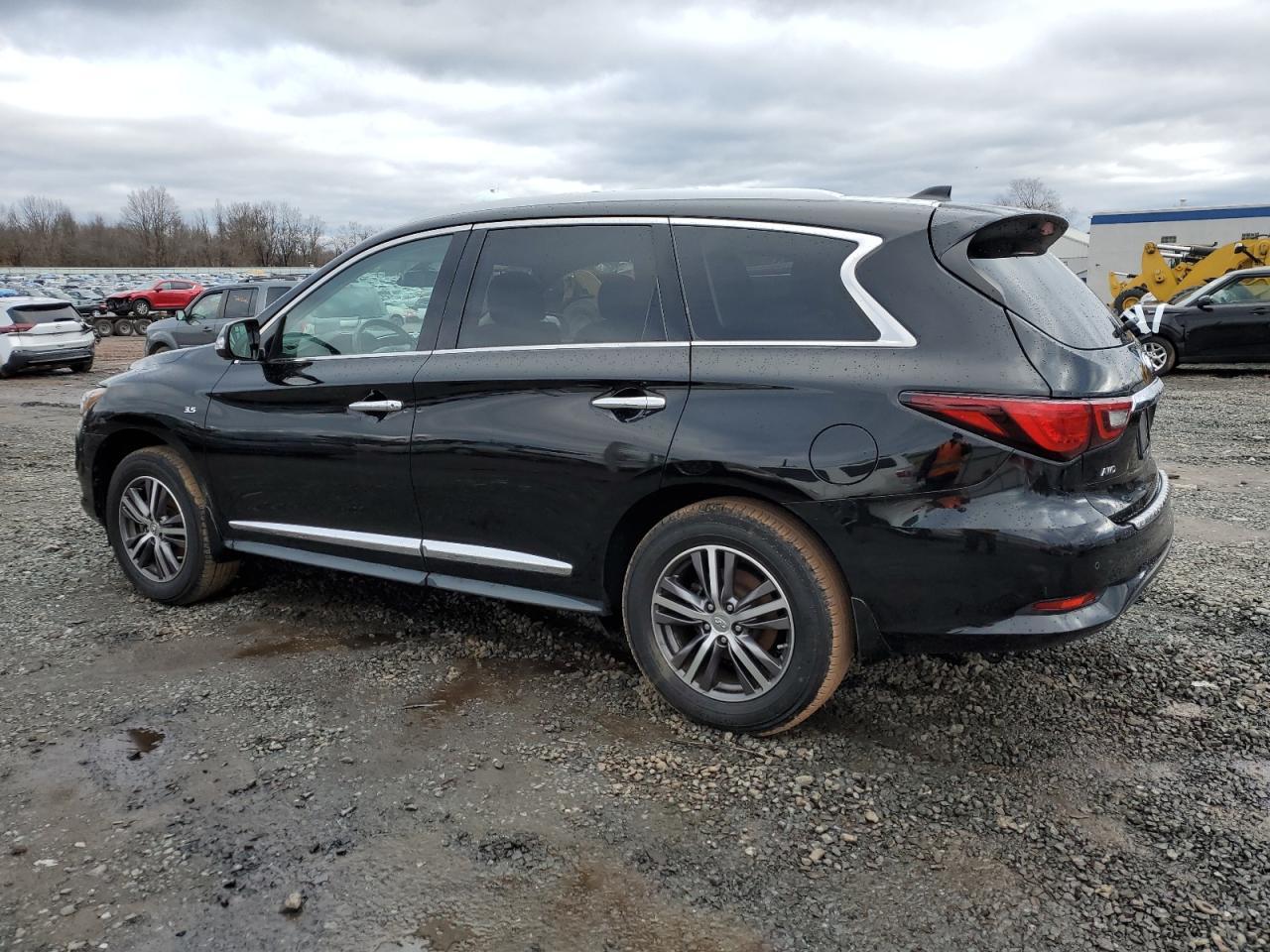 2019 INFINITI QX60 LUXE - Image 2