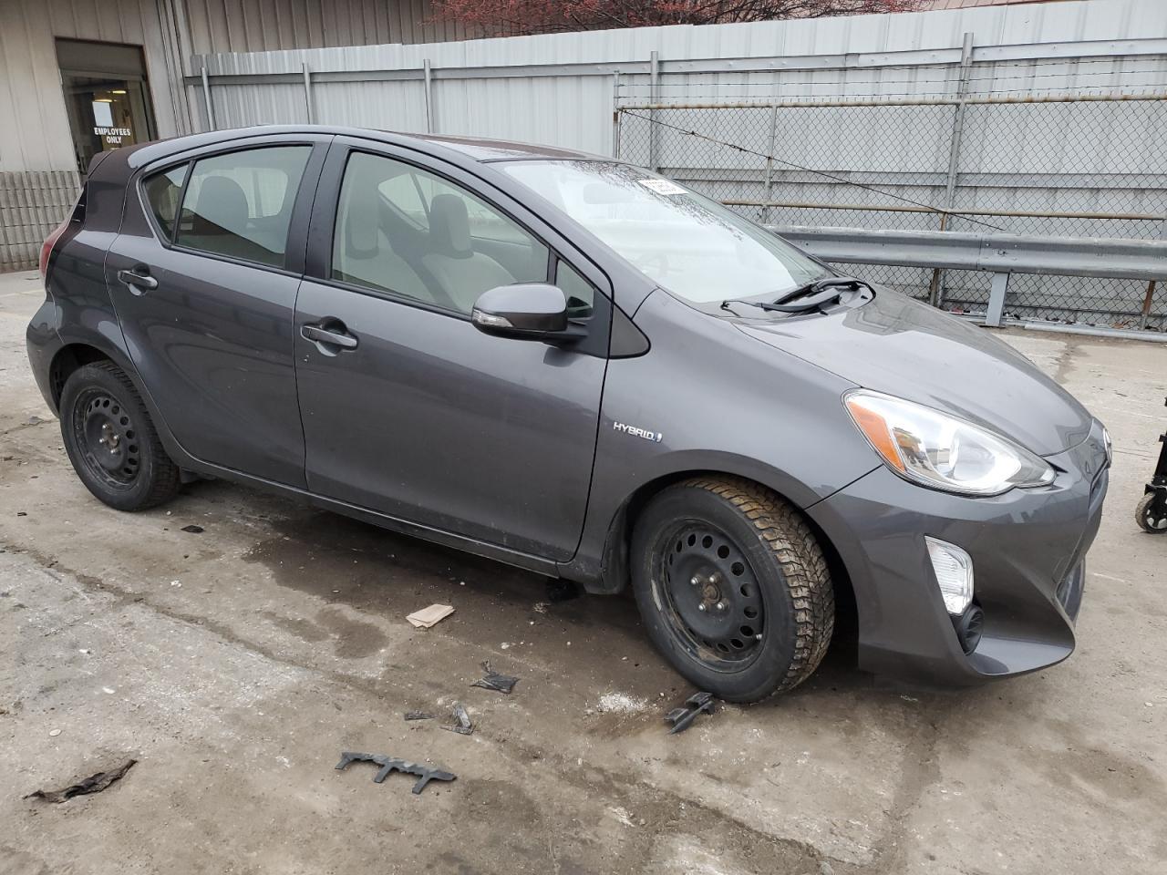 2015 TOYOTA PRIUS C - Image 4