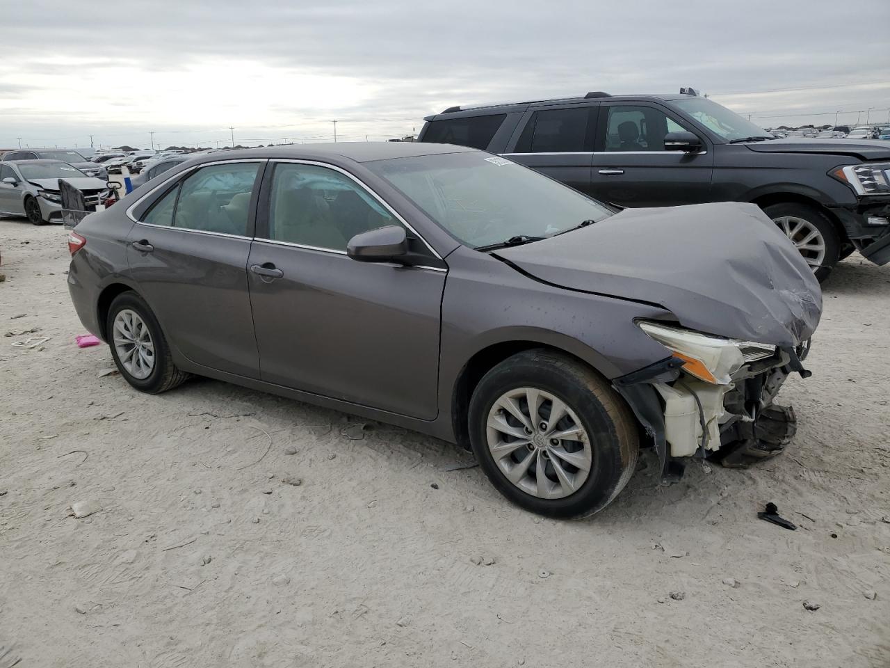 2015 TOYOTA CAMRY LE - Фото 4