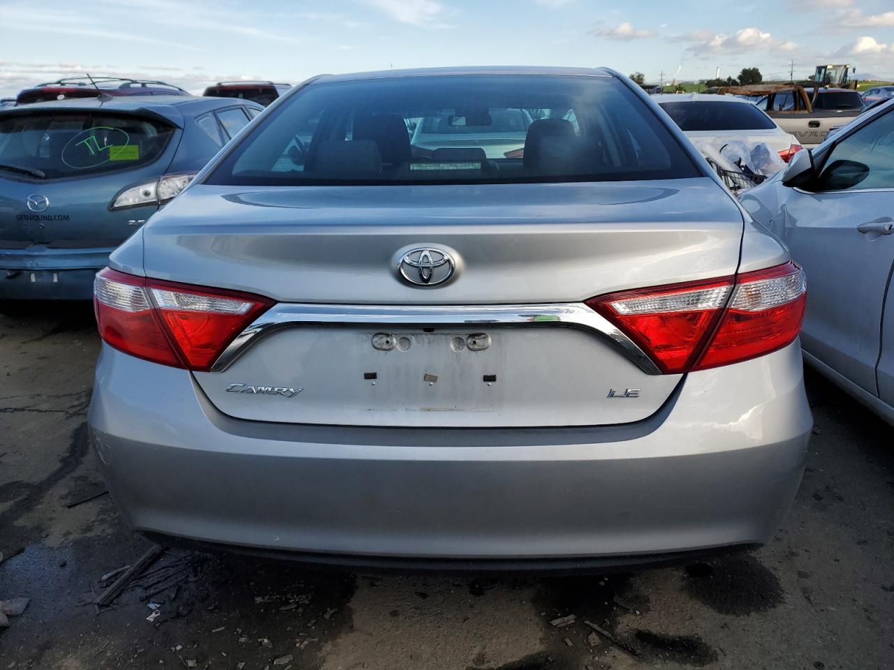 2016 TOYOTA CAMRY LE - Фото 6