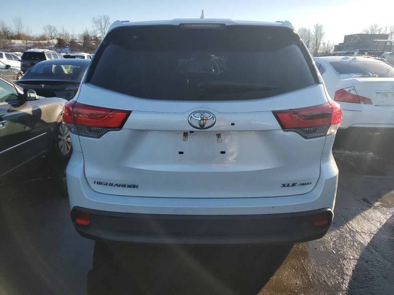 2019 TOYOTA HIGHLANDER - Image 6