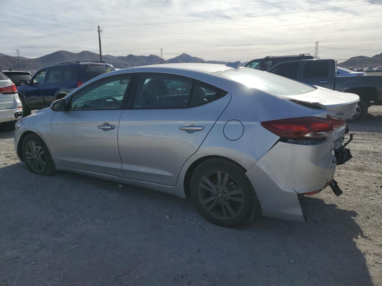 2018 HYUNDAI ELANTRA SE - Фото 2