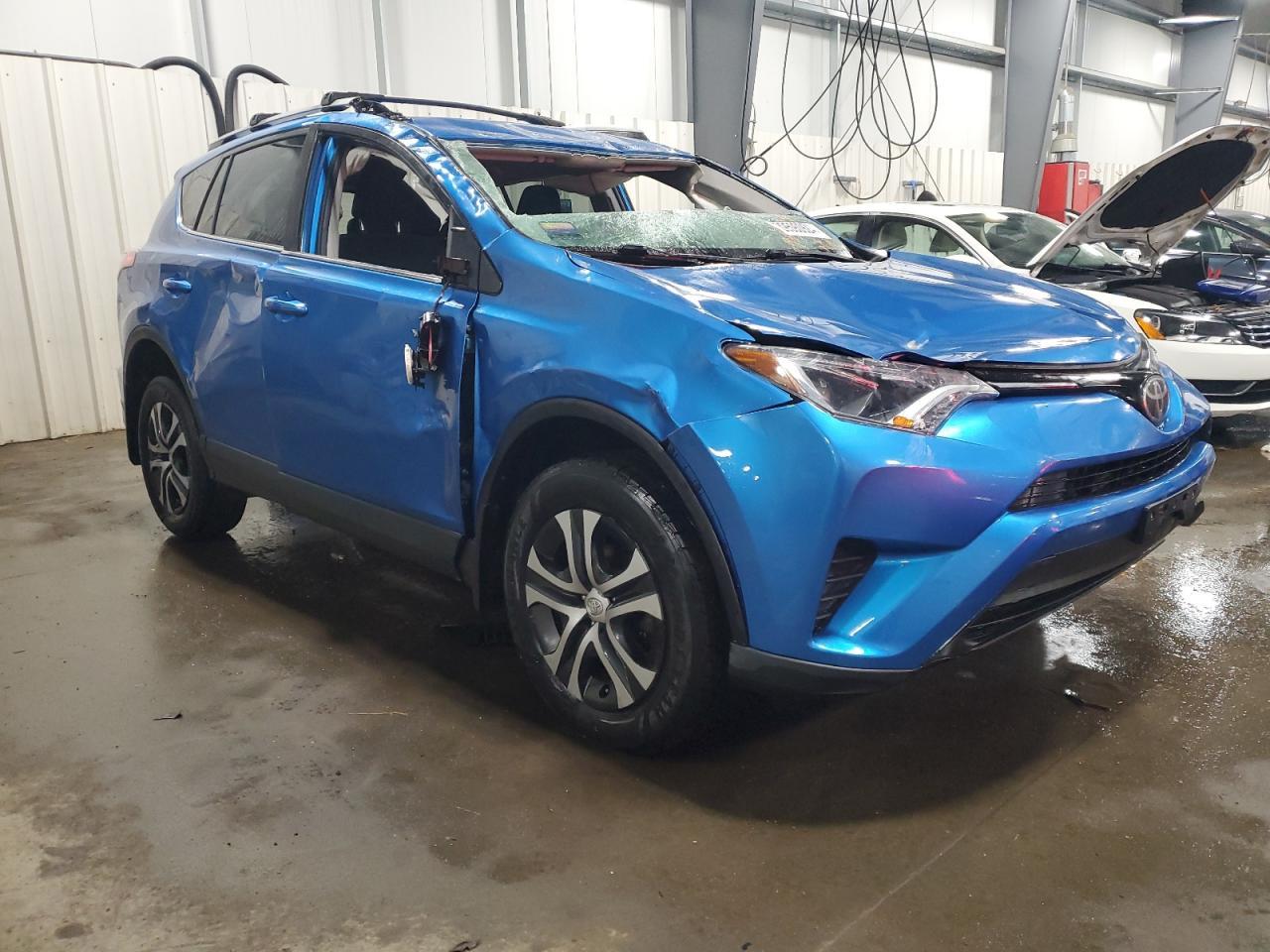 2018 TOYOTA RAV4 LE - Фото 4