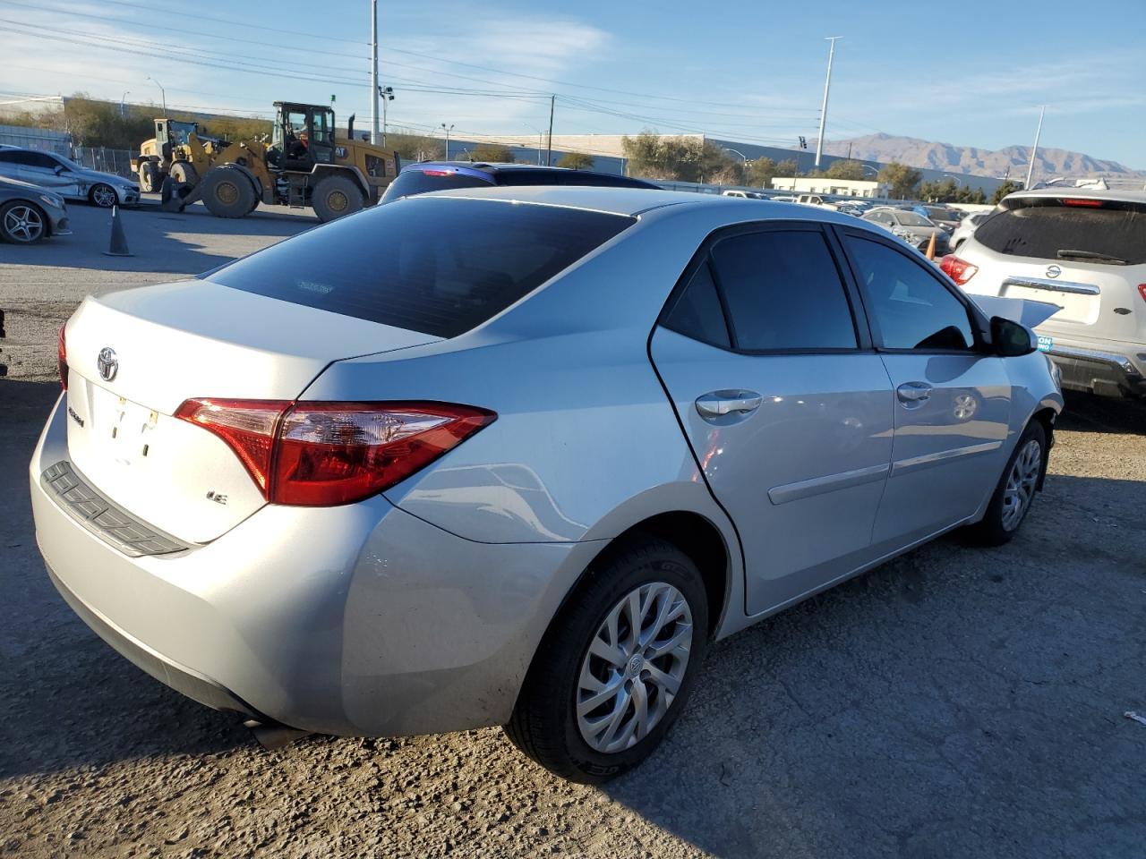 2019 TOYOTA COROLLA L - Фото 3
