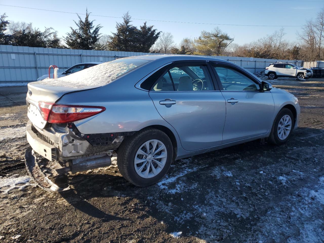 2017 TOYOTA CAMRY LE - Фото 3