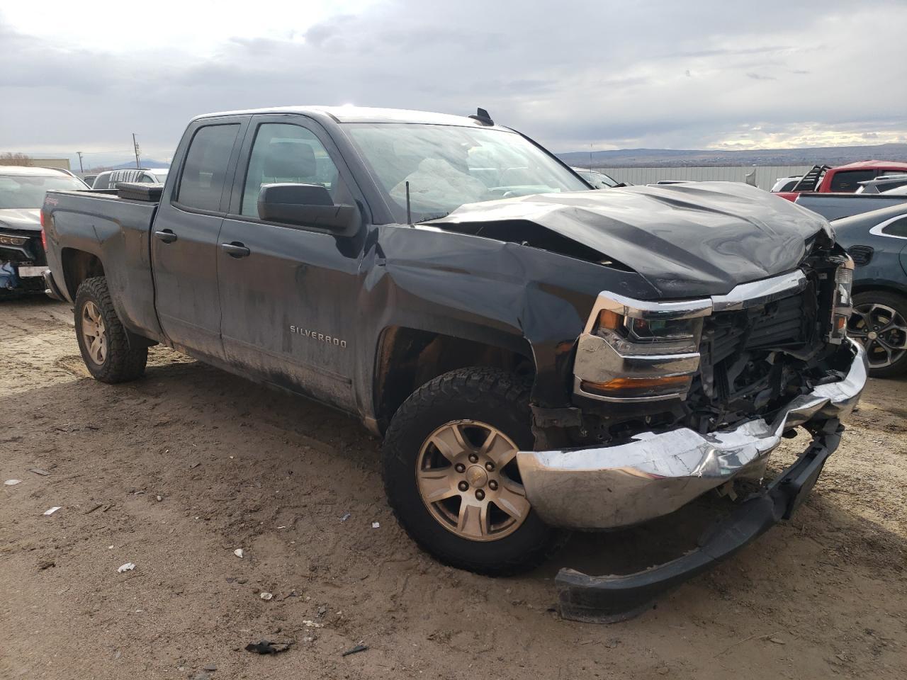 2017 CHEVROLET SILVERADO - Image 4