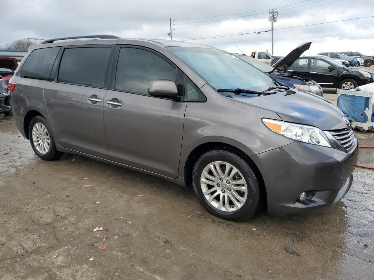 2015 TOYOTA SIENNA XLE - Фото 4