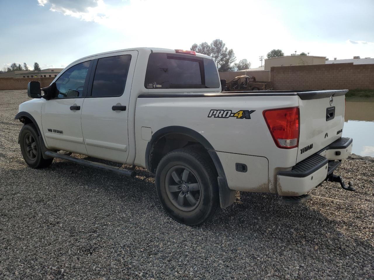 2013 NISSAN TITAN S - Фото 2