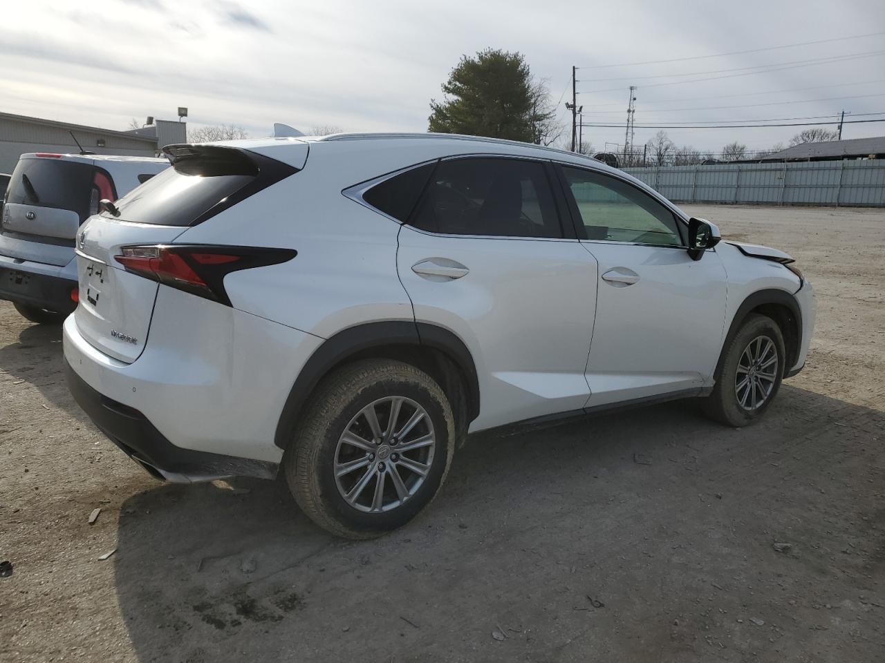 2017 LEXUS NX 200T BA - Фото 3