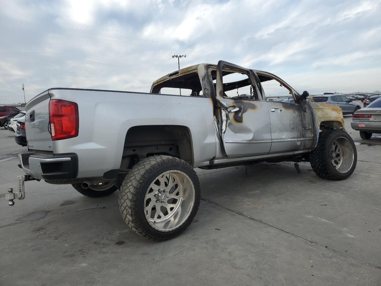 2017 CHEVROLET SILVERADO - Image 3