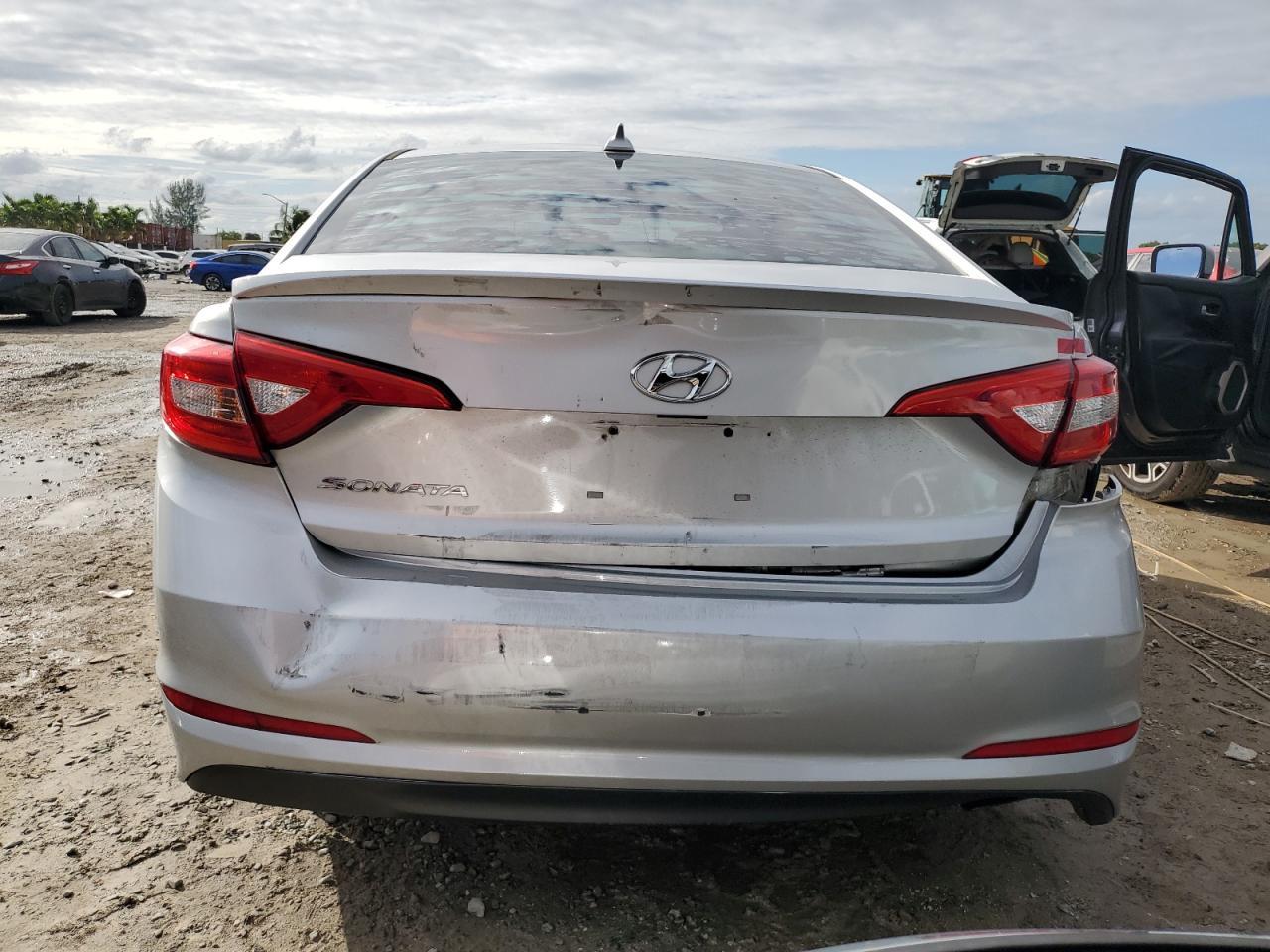 2017 HYUNDAI SONATA SE - Image 6