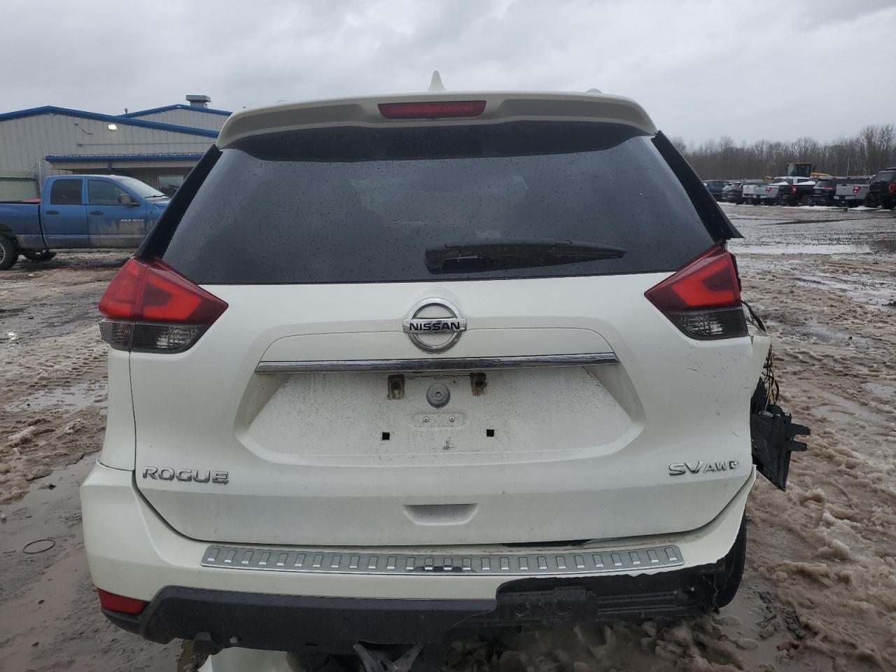 2017 NISSAN ROGUE SV - Фото 6