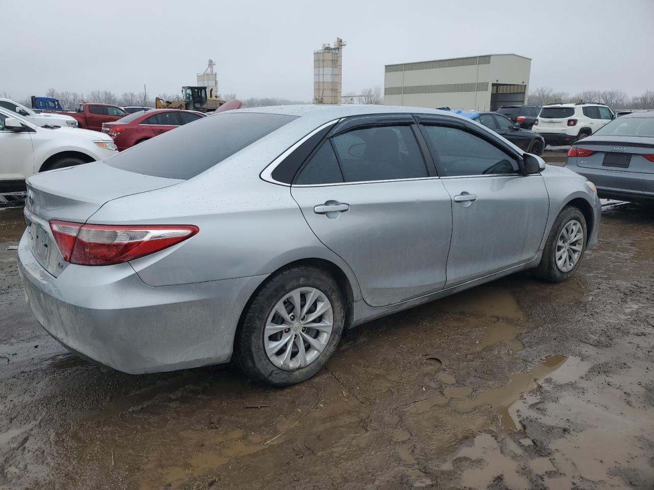 2016 TOYOTA CAMRY LE - Фото 3