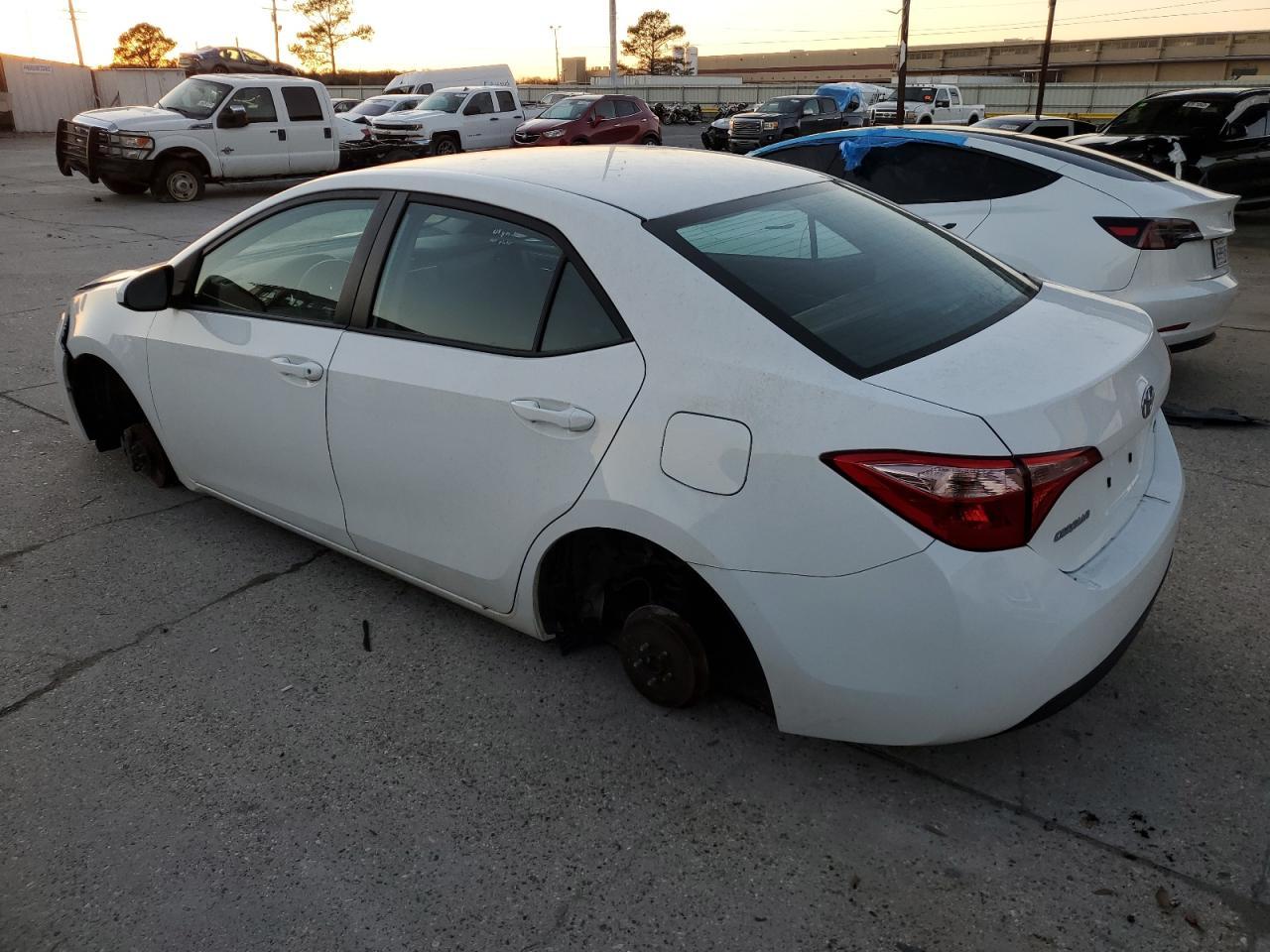2019 TOYOTA COROLLA L - Фото 2