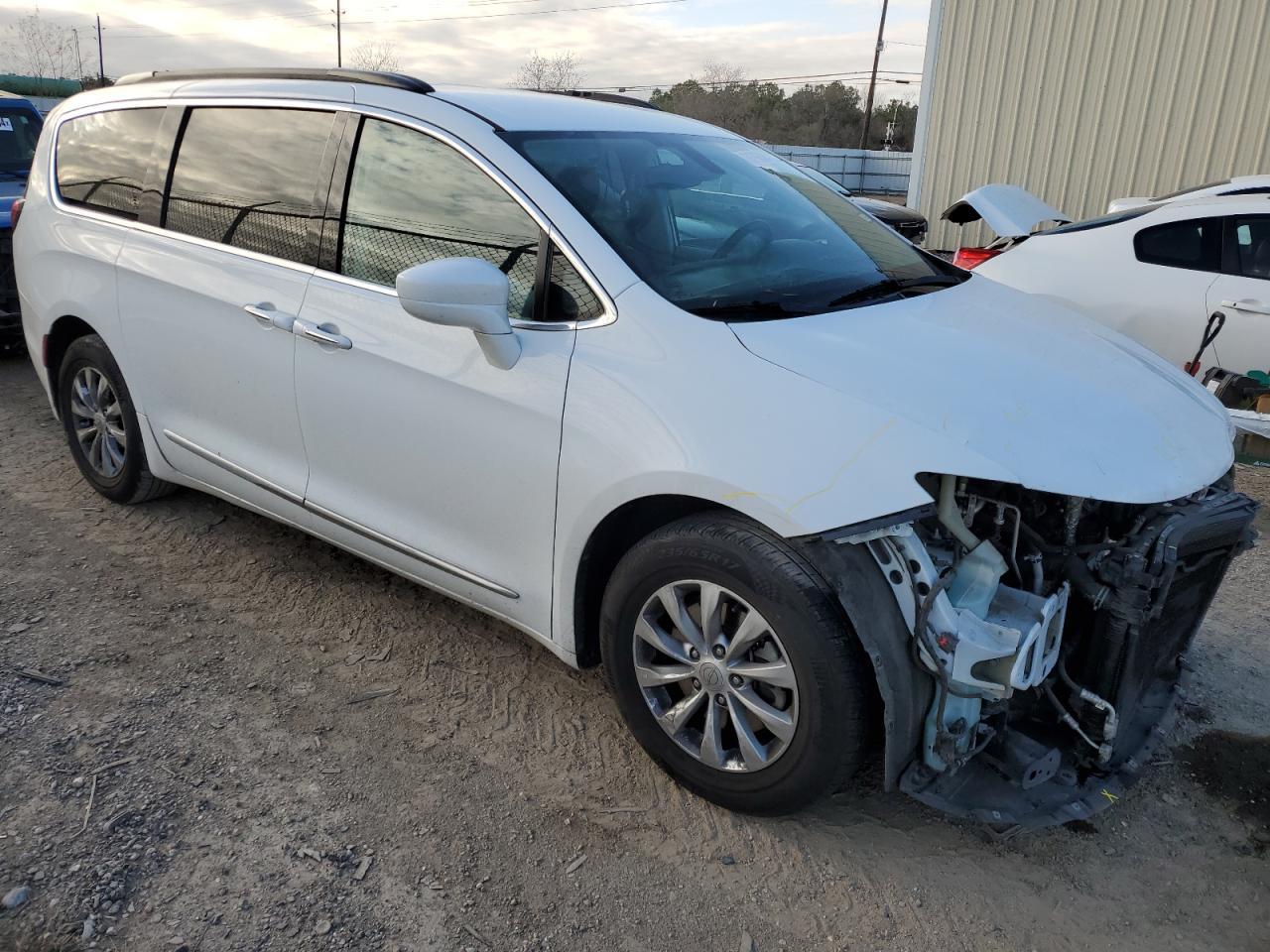 2017 CHRYSLER PACIFICA T - Image 4