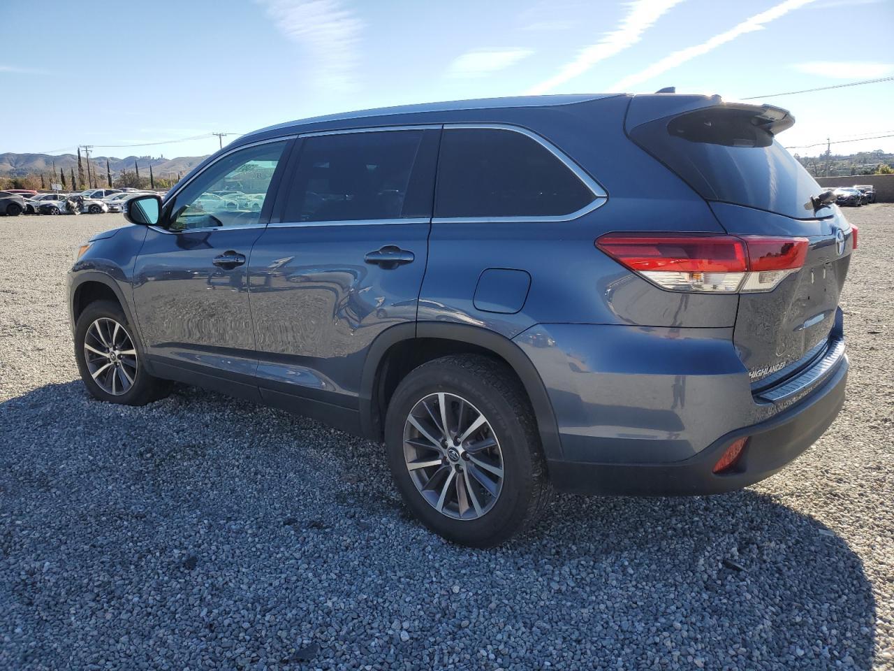 2019 TOYOTA HIGHLANDER - Image 2