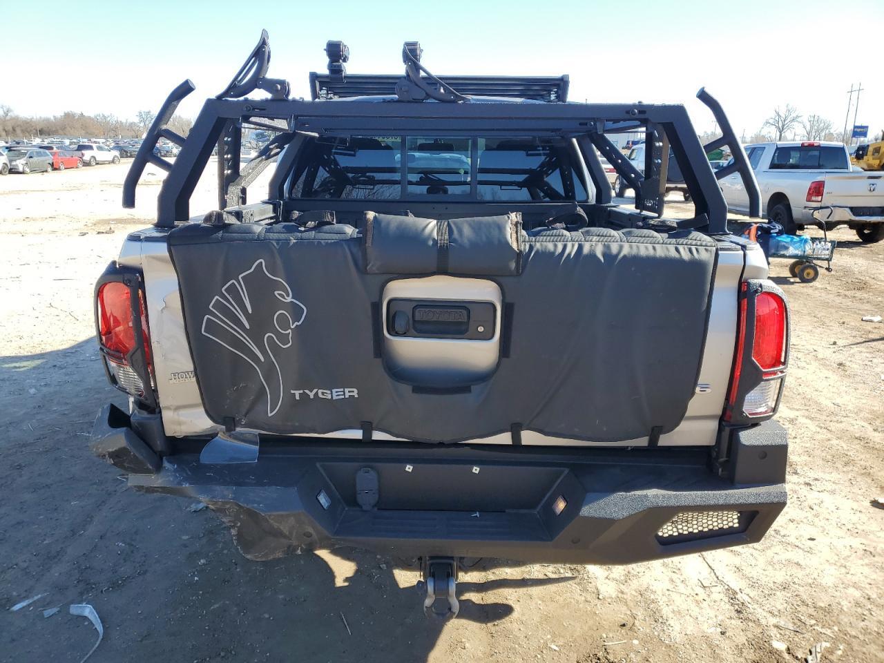 2017 TOYOTA TACOMA DOU - Фото 6