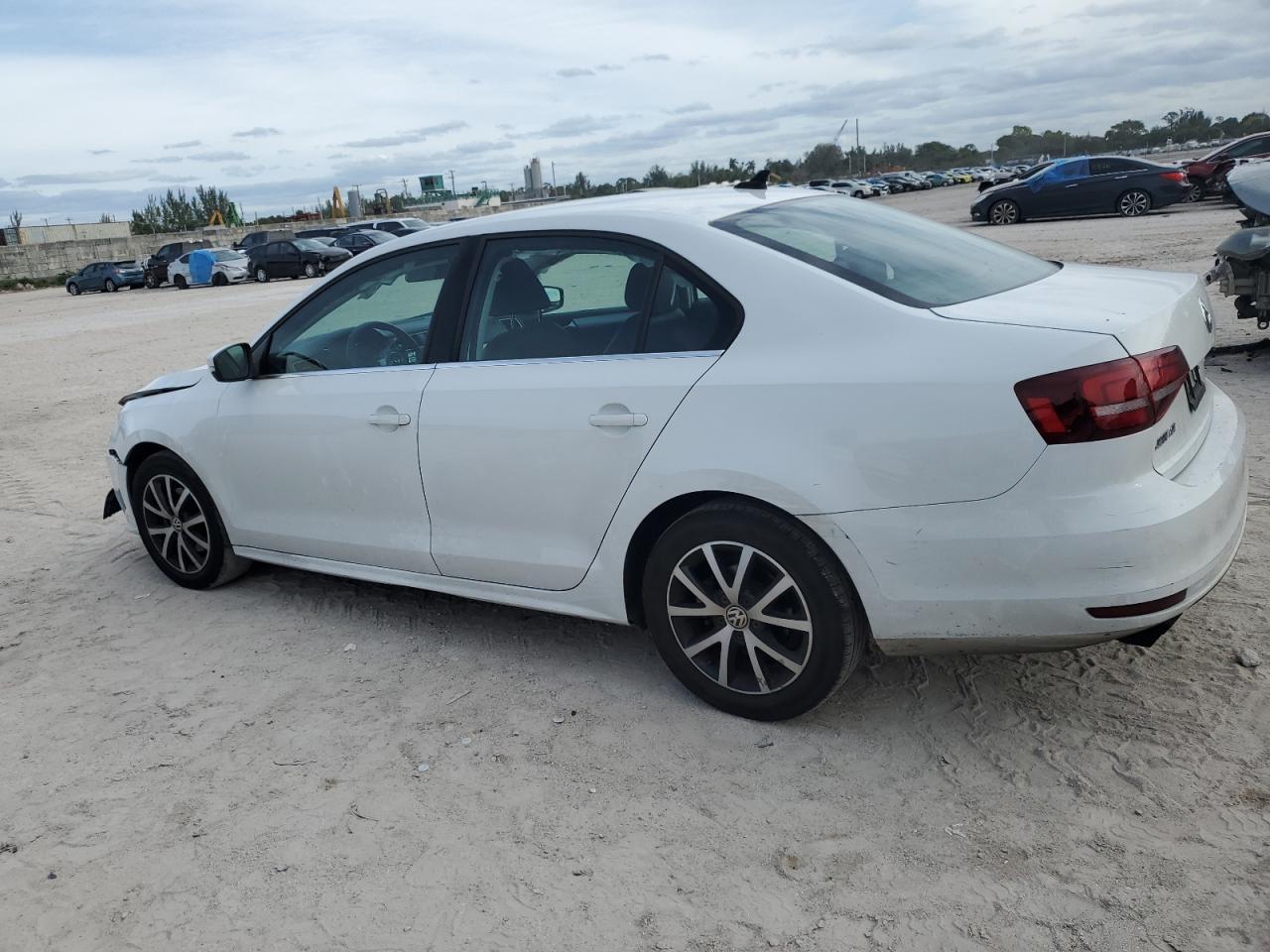 2017 VOLKSWAGEN JETTA SE - Image 2