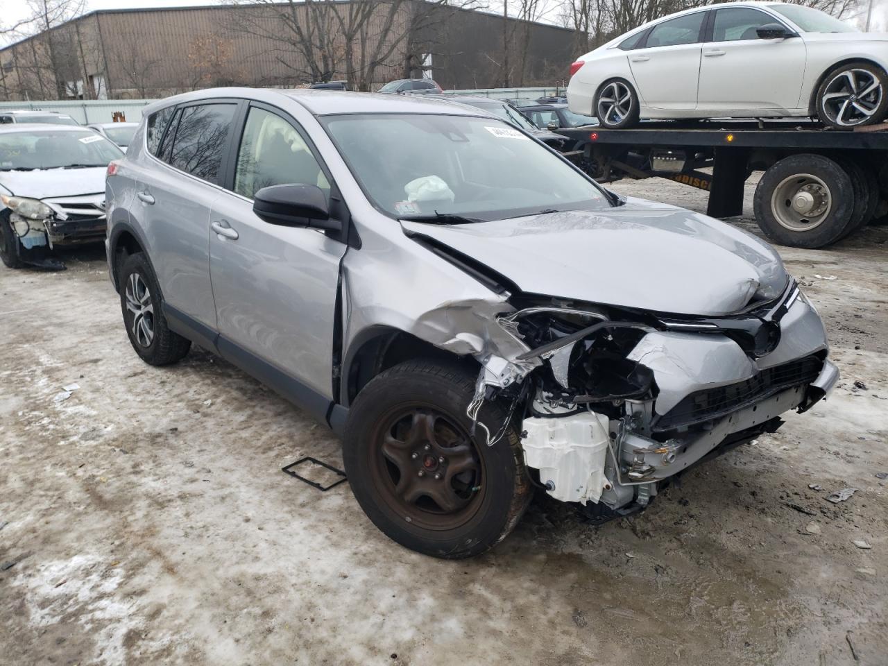 2018 TOYOTA RAV4 LE - Фото 4