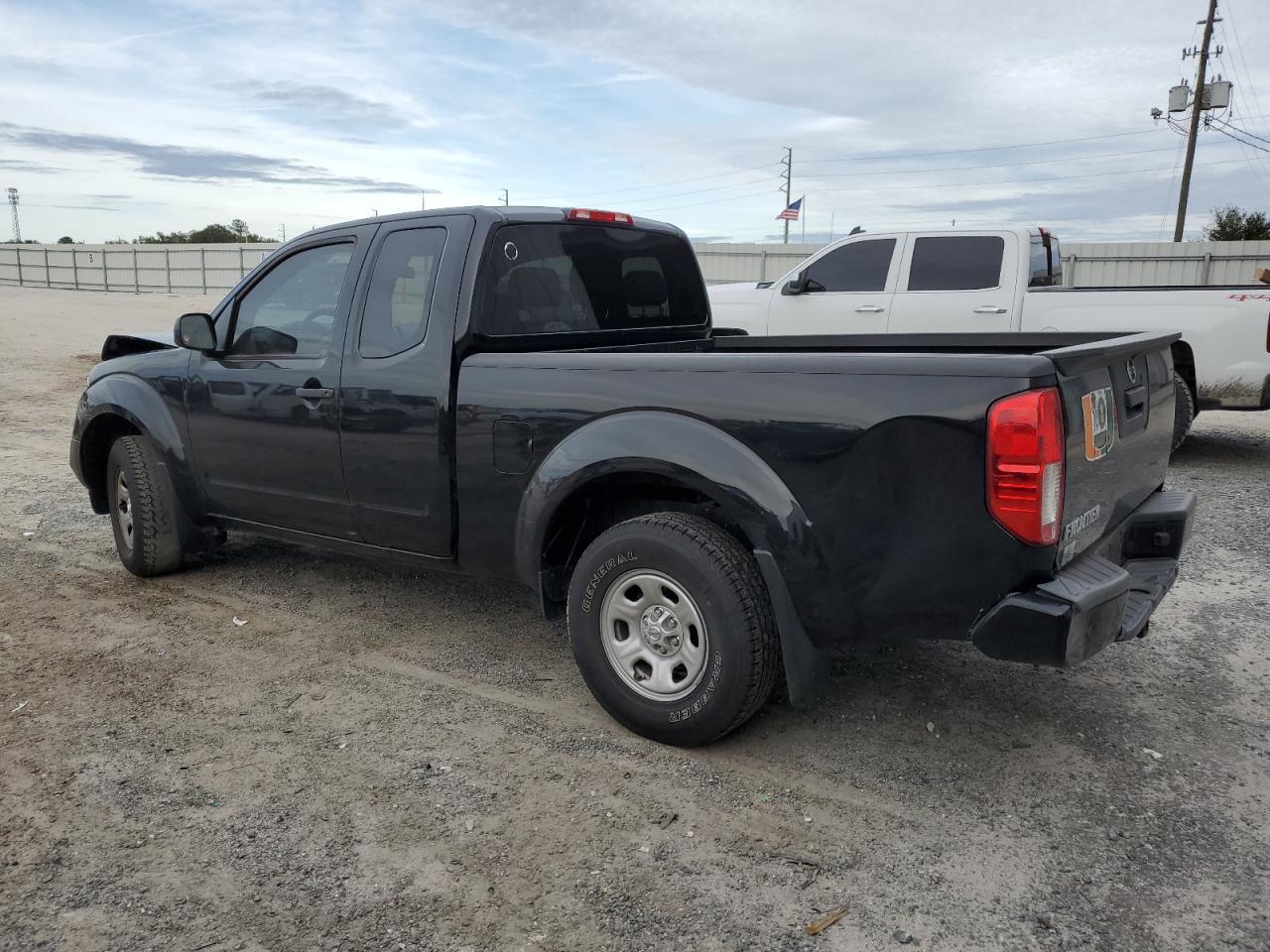 2019 NISSAN FRONTIER S - Фото 2