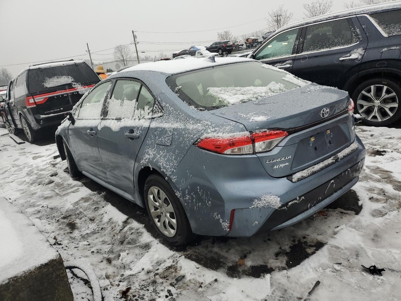 2021 TOYOTA COROLLA LE - Фото 2