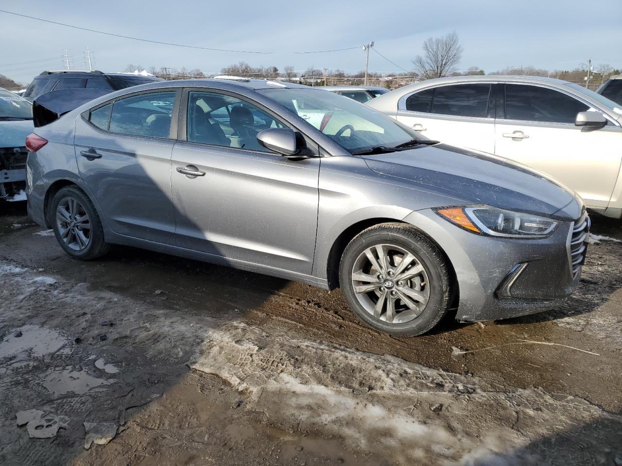2018 HYUNDAI ELANTRA SE - Image 4