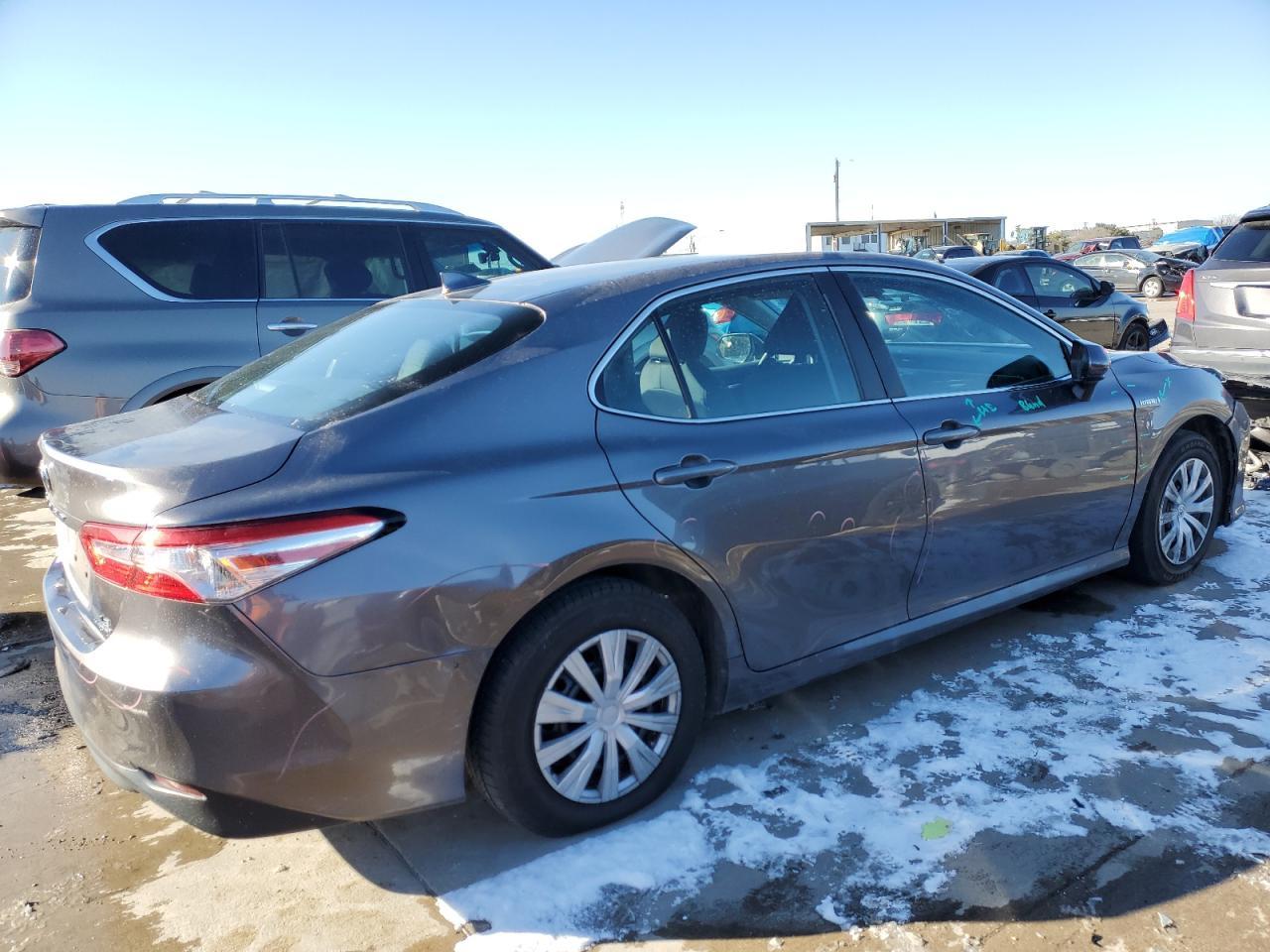 2019 TOYOTA CAMRY LE - Image 3