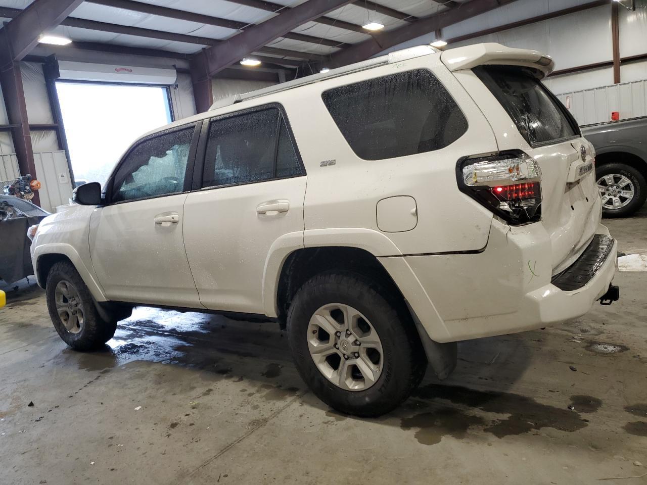 2018 TOYOTA 4RUNNER SR - Фото 2