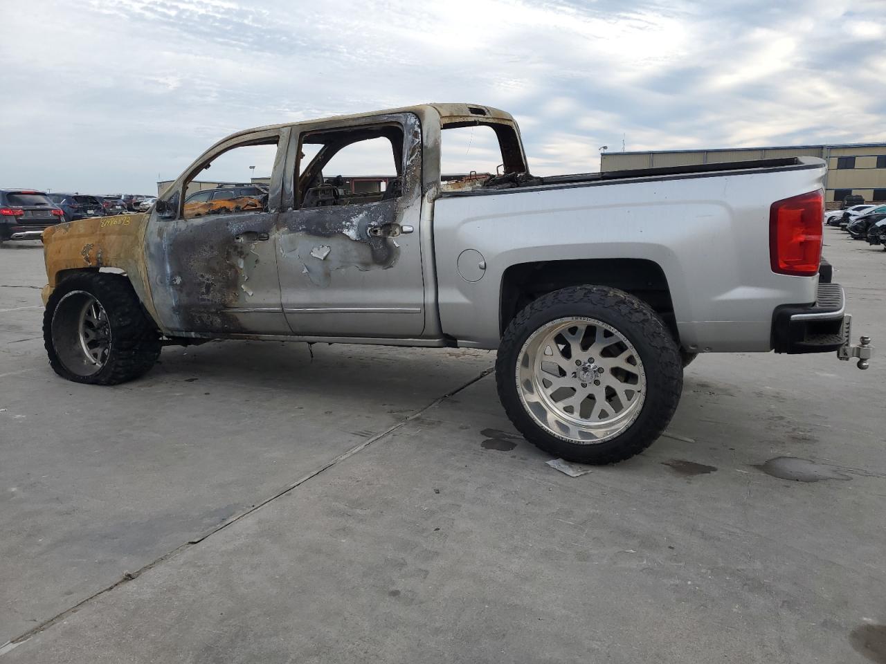 2017 CHEVROLET SILVERADO - Image 2