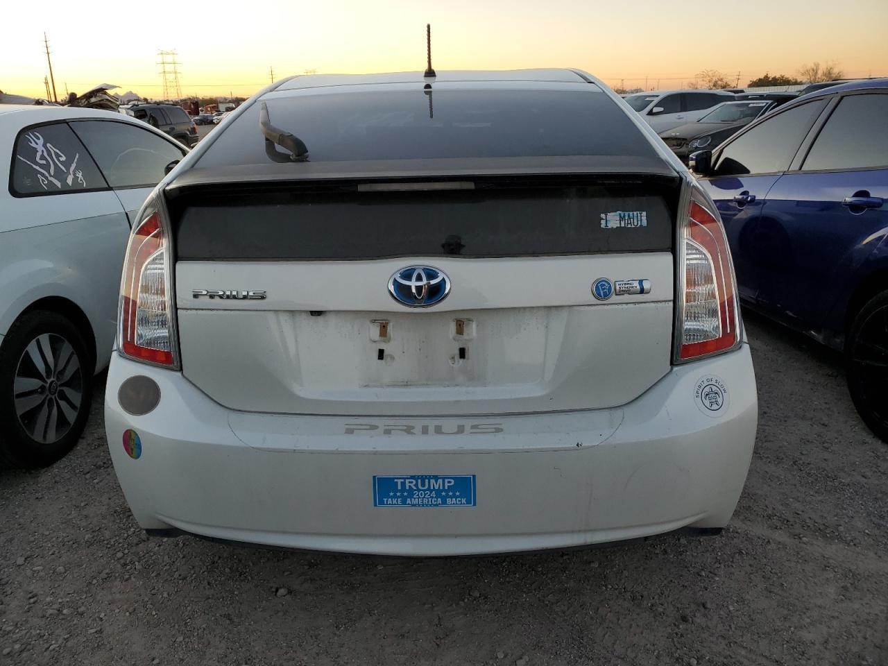 2015 TOYOTA PRIUS - Image 6