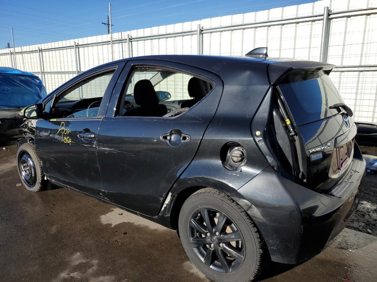 2016 TOYOTA PRIUS C - Image 2