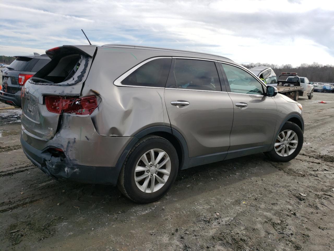 2017 KIA SORENTO LX - Image 3