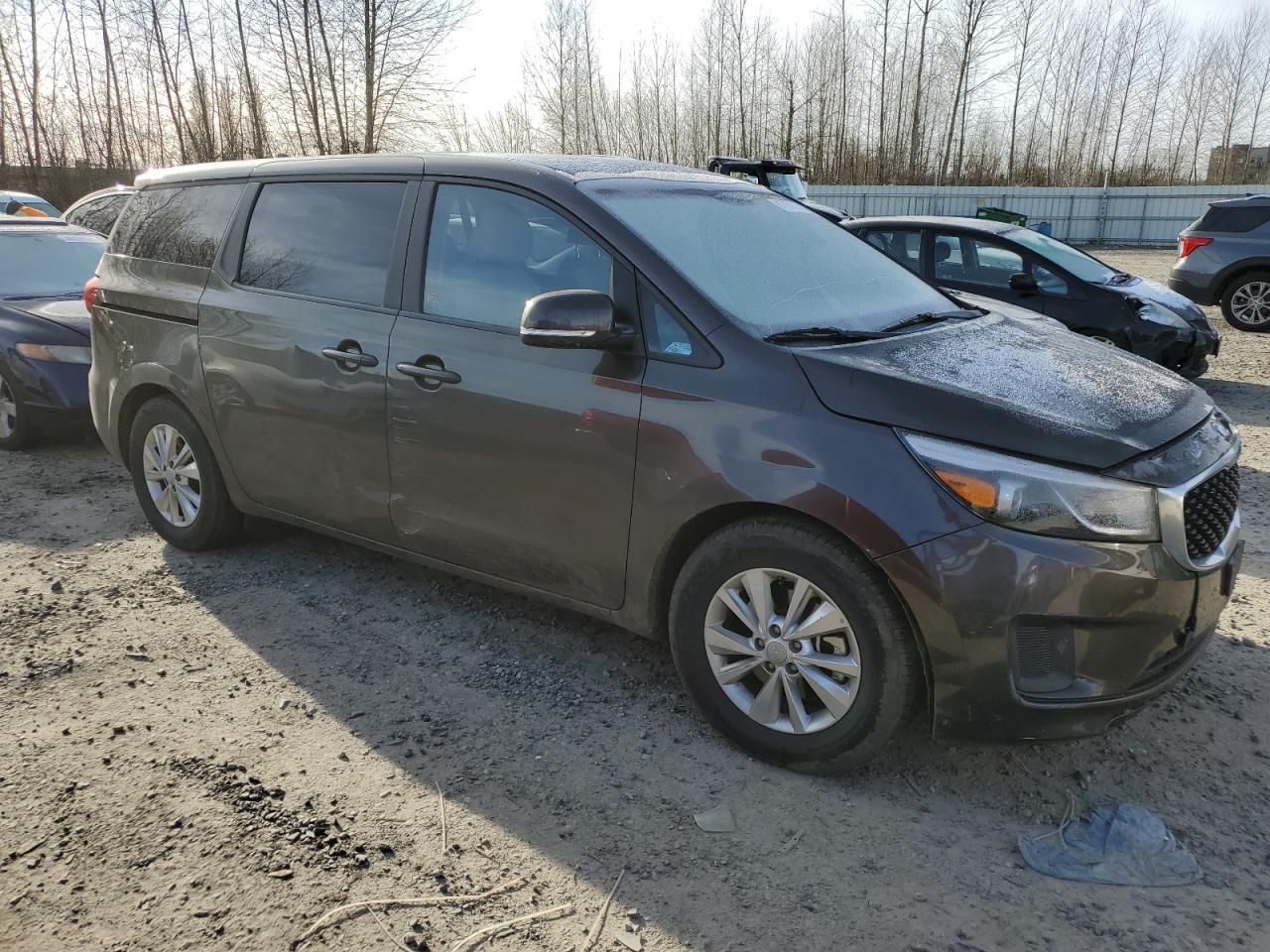 2017 KIA SEDONA LX - Image 4