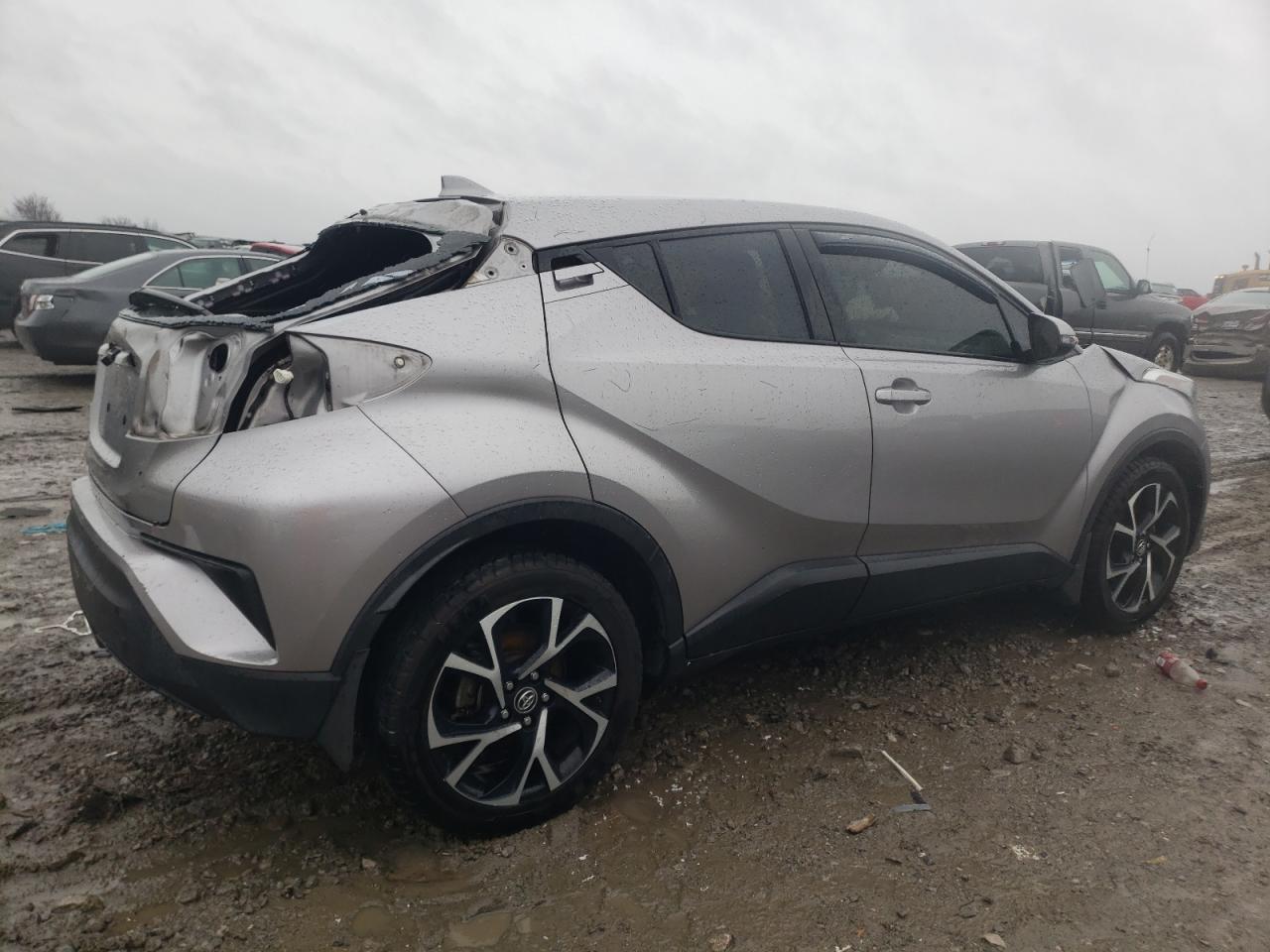 2018 TOYOTA C-HR XLE - Фото 3